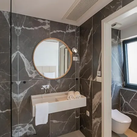 Beautiful Seafront Split 9 Bedrooms Bellamar Vista Retreat Makarska