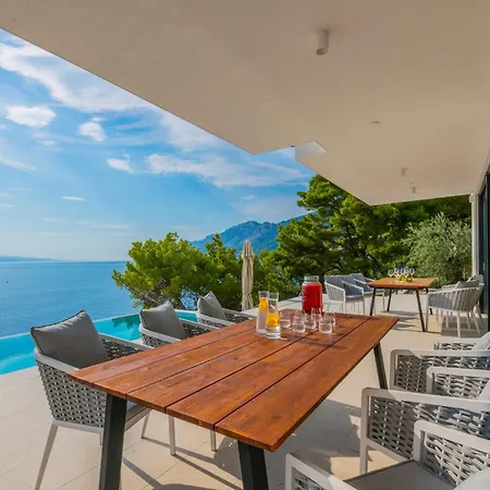Beautiful Seafront Split 9 Bedrooms Bellamar Vista Retreat Villa *