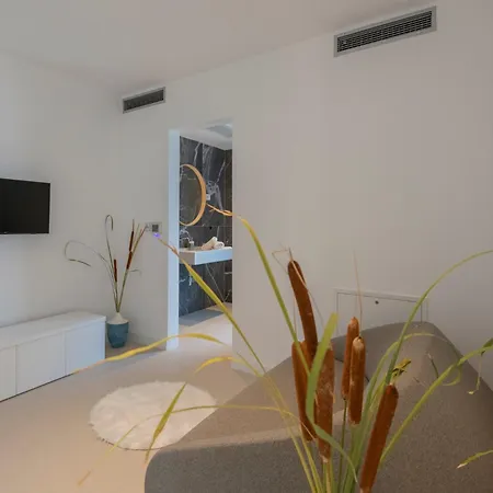 Beautiful Seafront Split 9 Bedrooms Bellamar Vista Retreat * Makarska