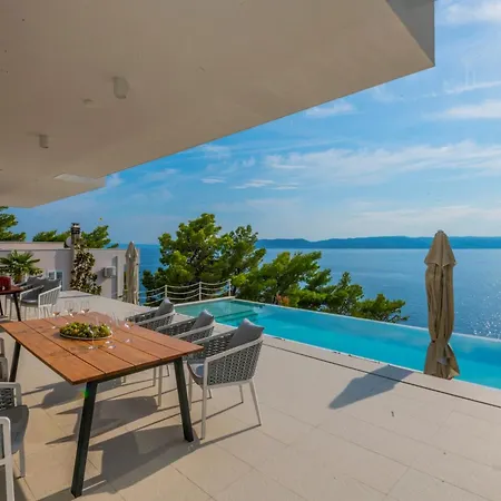 Villa Beautiful Seafront Split 9 Bedrooms Bellamar Vista Retreat Makarska