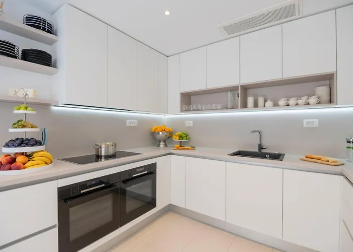 Bellamar Vista Retreat: Seafront With Infinity Pool