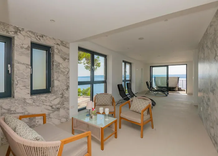 Bellamar Vista Retreat: Seafront With Infinity Pool Villa