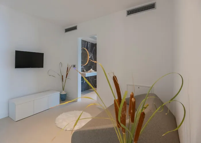 Villa Bellamar Vista Retreat: Seafront With Infinity Pool