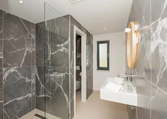 Villa Bellamar Vista Retreat: Seafront With Infinity Pool *