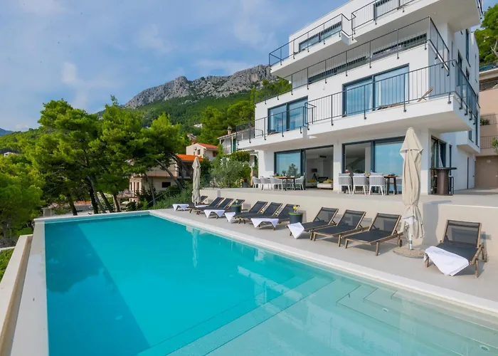 Bellamar Vista Retreat: Seafront With Infinity Pool Villa Makarska