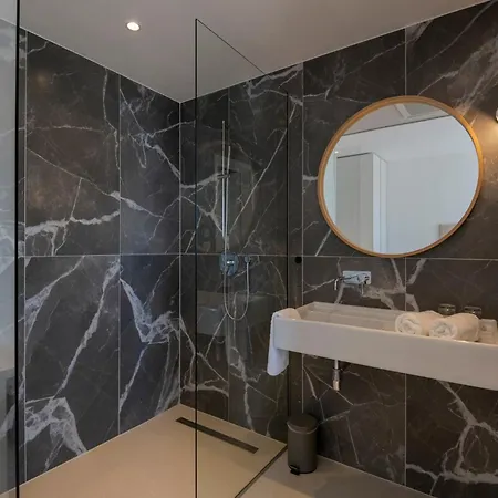 Beautiful Seafront Split 9 Bedrooms Bellamar Vista Retreat Villa *