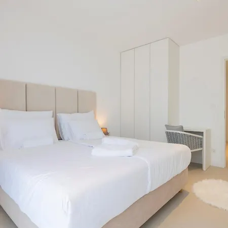 Beautiful Seafront Split 9 Bedrooms Bellamar Vista Retreat *