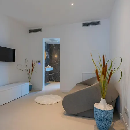 Beautiful Seafront Split 9 Bedrooms Bellamar Vista Retreat *