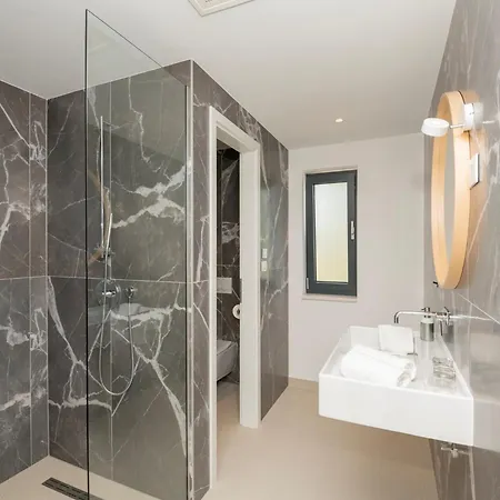 Villa Beautiful Seafront Split 9 Bedrooms Bellamar Vista Retreat *