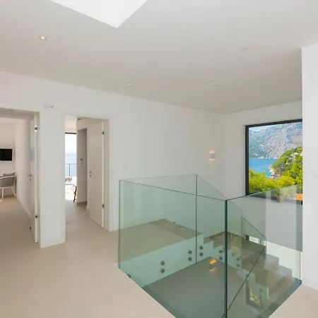 Villa Beautiful Seafront Split 9 Bedrooms Bellamar Vista Retreat Makarska