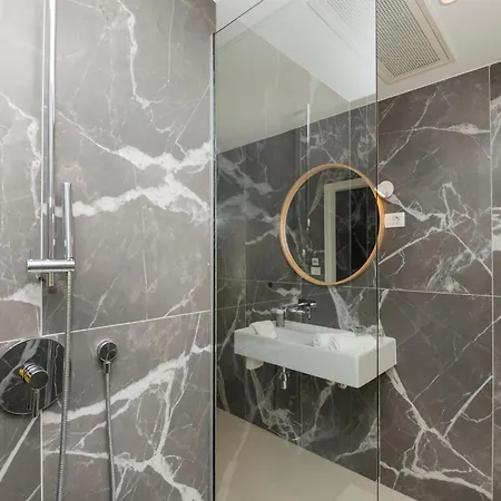 Beautiful Seafront Split 9 Bedrooms Bellamar Vista Retreat Villa *