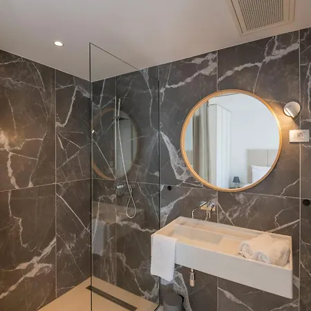 Villa Beautiful Seafront Split 9 Bedrooms Bellamar Vista Retreat Makarska