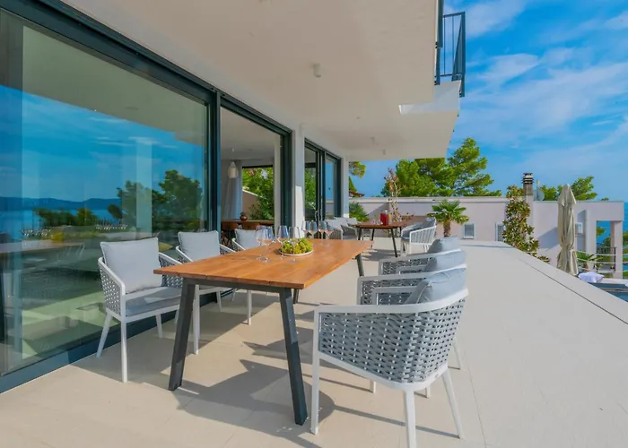 Beautiful Seafront Split 9 Bedrooms Bellamar Vista Retreat * Makarska