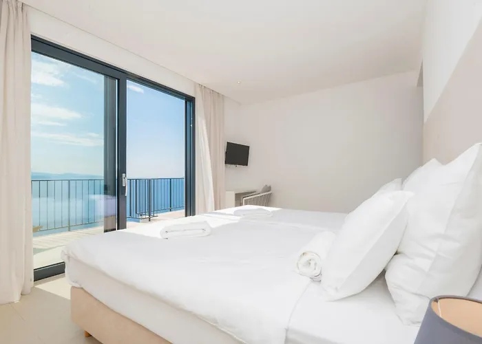 Villa Beautiful Seafront Split 9 Bedrooms Bellamar Vista Retreat