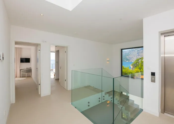 Villa Beautiful Seafront Split 9 Bedrooms Bellamar Vista Retreat Makarska